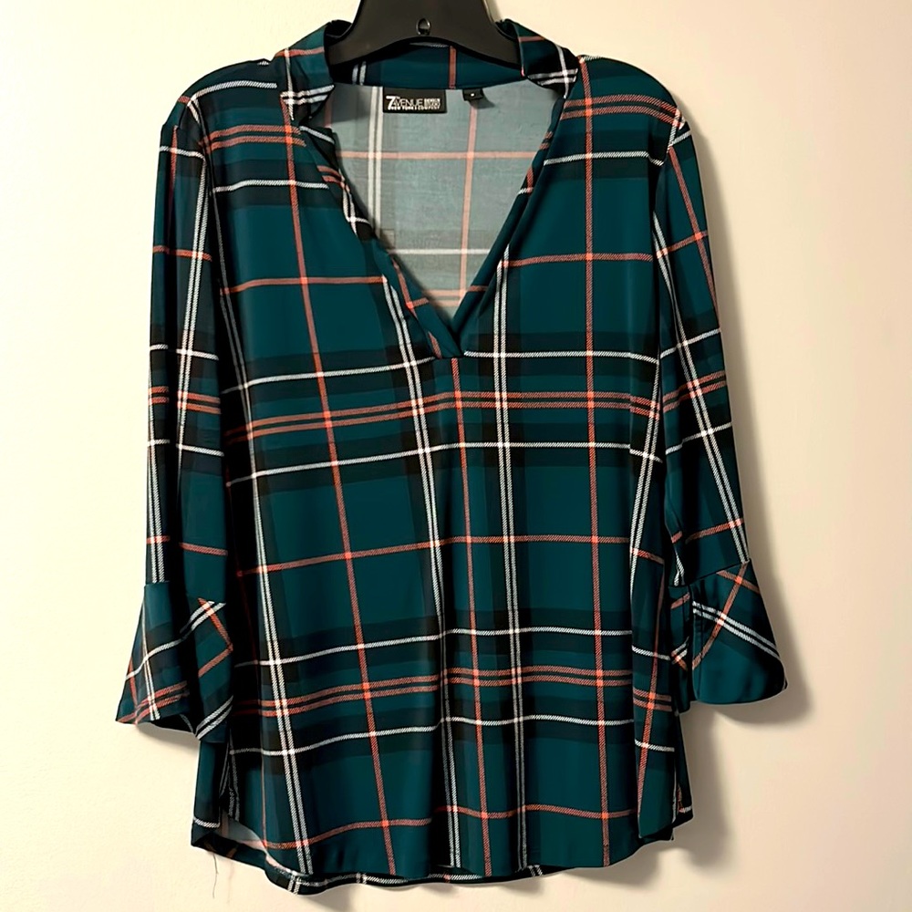 New York & Comp - 7th Ave Design - women’s top medium